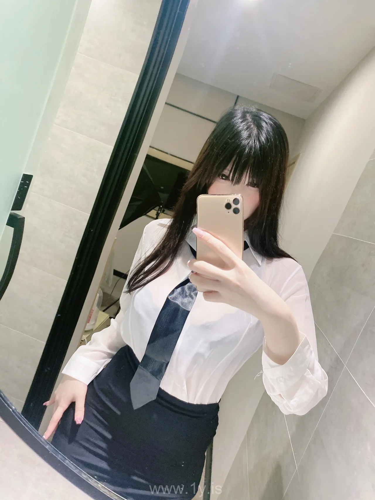 鹿野希 Fantia 2022.06 Vol.13  セクシーな白いシャツ①